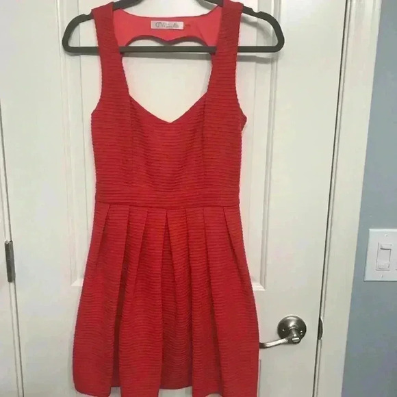 City by Windsor Red Heart Shape Open Back Dress - Picture 7 of 7